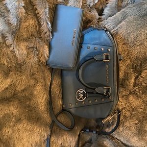 LIGHT BLUE MICHAEL KORS CROSSBODY AND WALLET